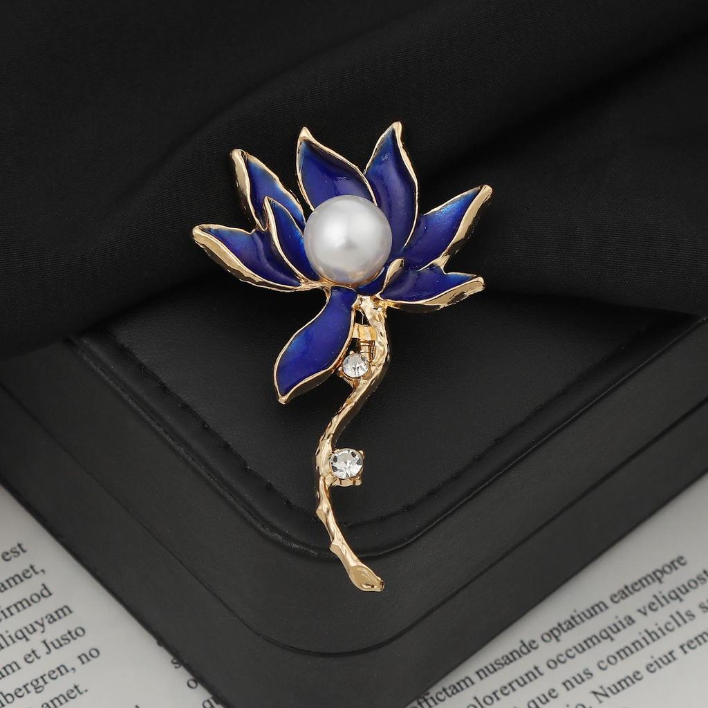 Elegant Versatile Light Luxury Corsage Brooch with Niche Design - Anti-Exposure Pin