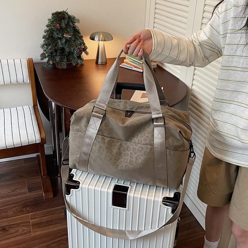 Large Capacity Short Distance Travel Bag Women's Lightweight Outdoor Luggage Storage Leopard Print Gym Bag