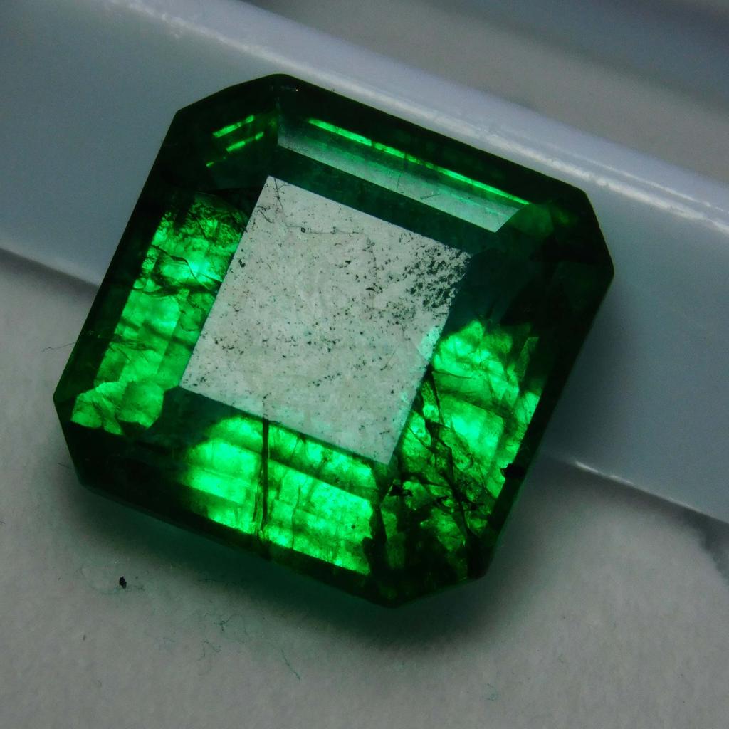 10 Carat Natural CERTIFIED Emerald Emerald Cut Green Colombian Loose Gemstone A-3891b
