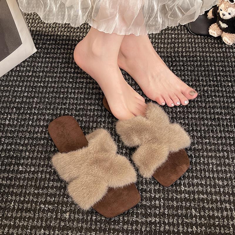 Black high-end flat-bottomed outer wear fluffy slippers female 2025 autumn and winter new one-pedal fairy velvet cotton slippers
