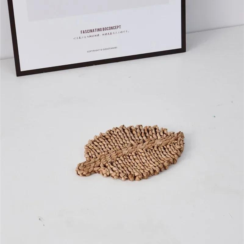 Skandinavisches Blatt-Tischset, handgewebt, Rohrkolben, Isolierunterlage, Heimdekoration, einfache Stroh-Esstisch-Untersetzer