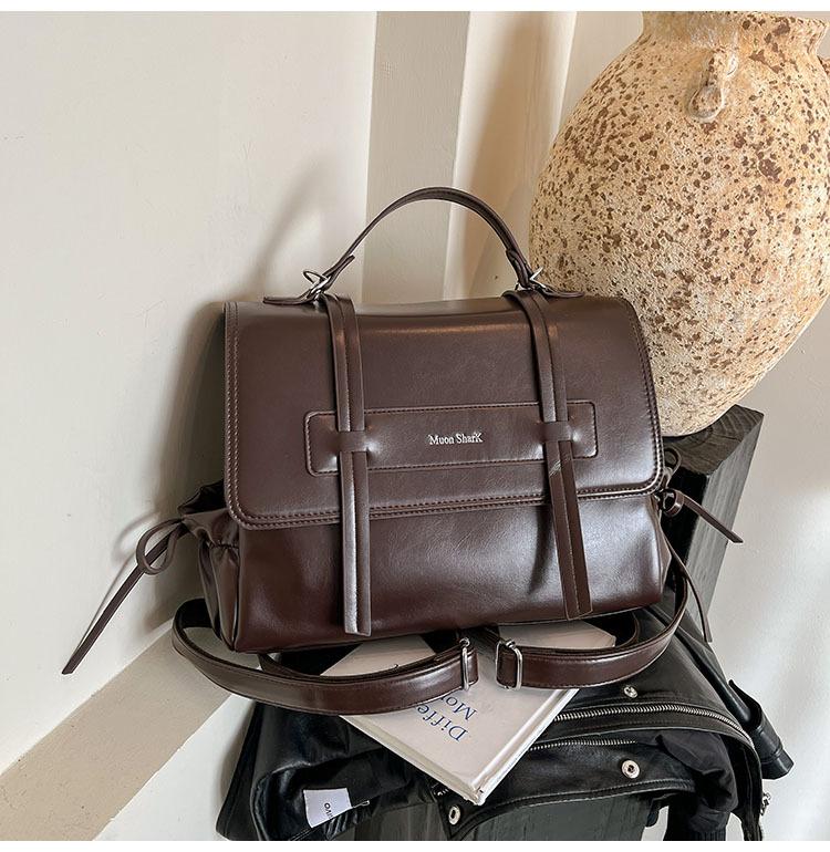 

Retro solid color soft leather 2025 new fashionable versatile large-capacity shoulder bag broadband messenger bag