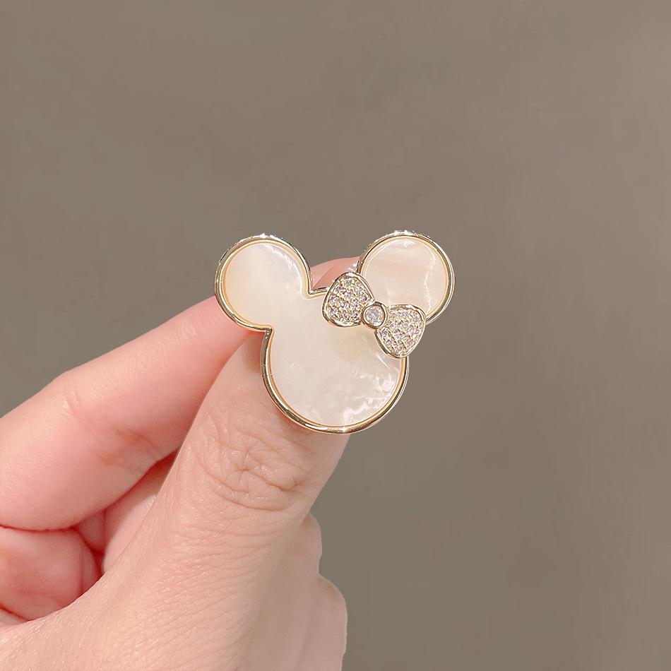 Elegant Pearl Brooch for Women's Suits - High-End Jewelry Pin