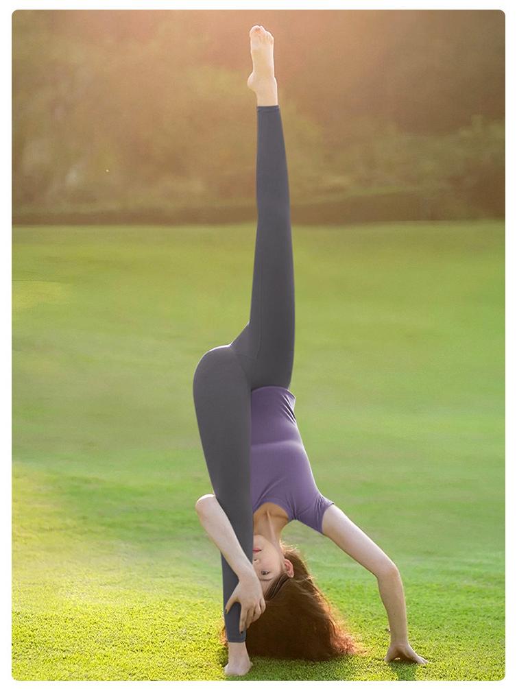2026 Atemberaubendes Damen Fitness-Set mit kurzen Ärmeln, doppellagig, für Yoga & Pilates