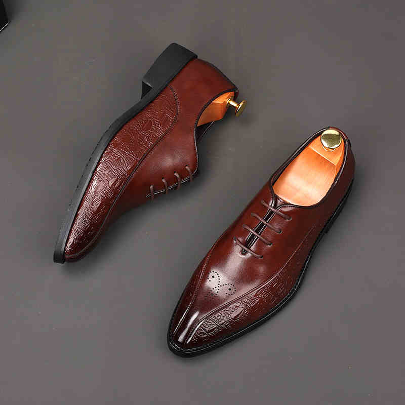 Tendenza Nuovi Uomini Punta Allacciatura Business Patchwork Misto Scarpe Basse Brogues Designer Scarpe per Ritorno a Casa Matrimonio