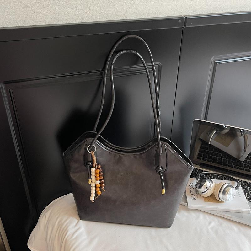 High-value Fashionable Large-capacity Bag Women's New Autumn Retro Commuter Shoulder Underarm Bag Soft Leather Tote Bag