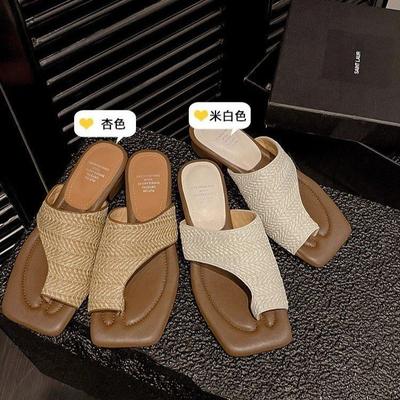 Schaffell-Version~ Temperament quadratischer Kopf gewebte Strohabdeckung Zehensteg-Sandalen Damen Sommerkleidung lässig Urlaub kneifender Fuß kühle Hausschuhe