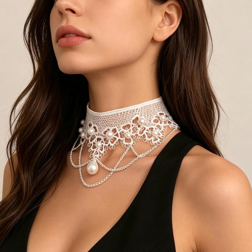 Retro Pearl Lace Choker Necklace: High-End, Versatile Clavicle Chain for Women