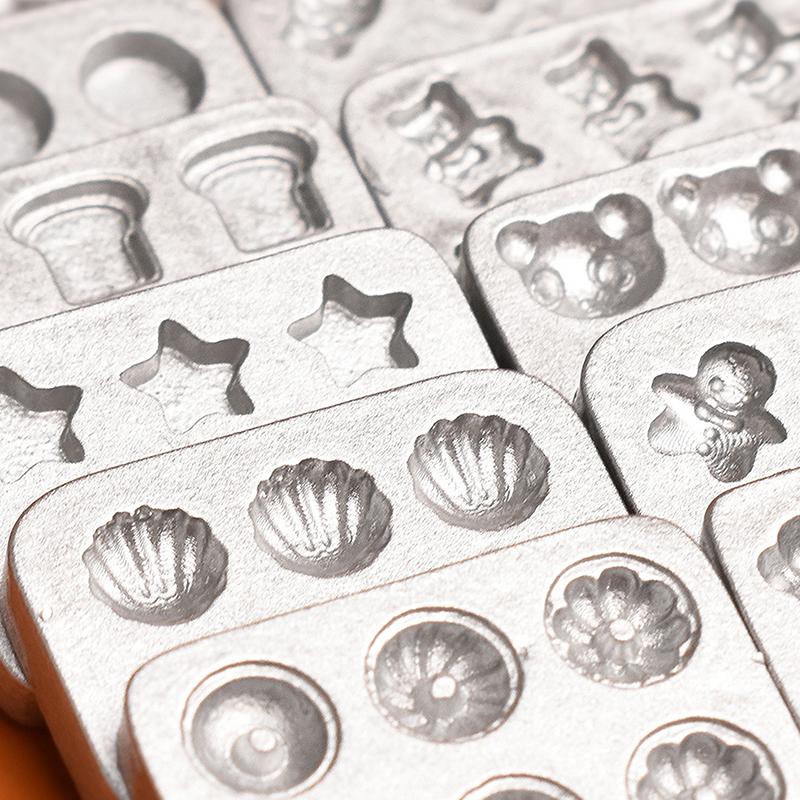 

10Pcs/set Dollhouse Miniature Cake Baking Mold Model Doll House Kitchen Scene Mini Plate Gingerbread Man Heart Baking Tray Decor