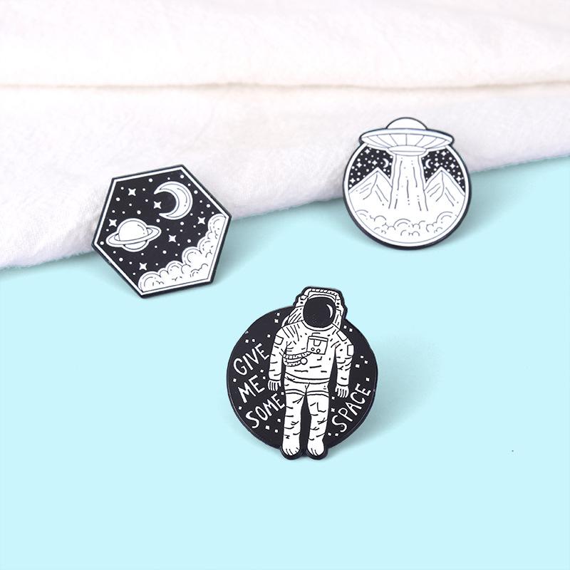 Astronaut romfartøy med stjernedesign Design Metall Emalje Brosje Kreativ Personlighet Merke Beste Venn Gave Nål