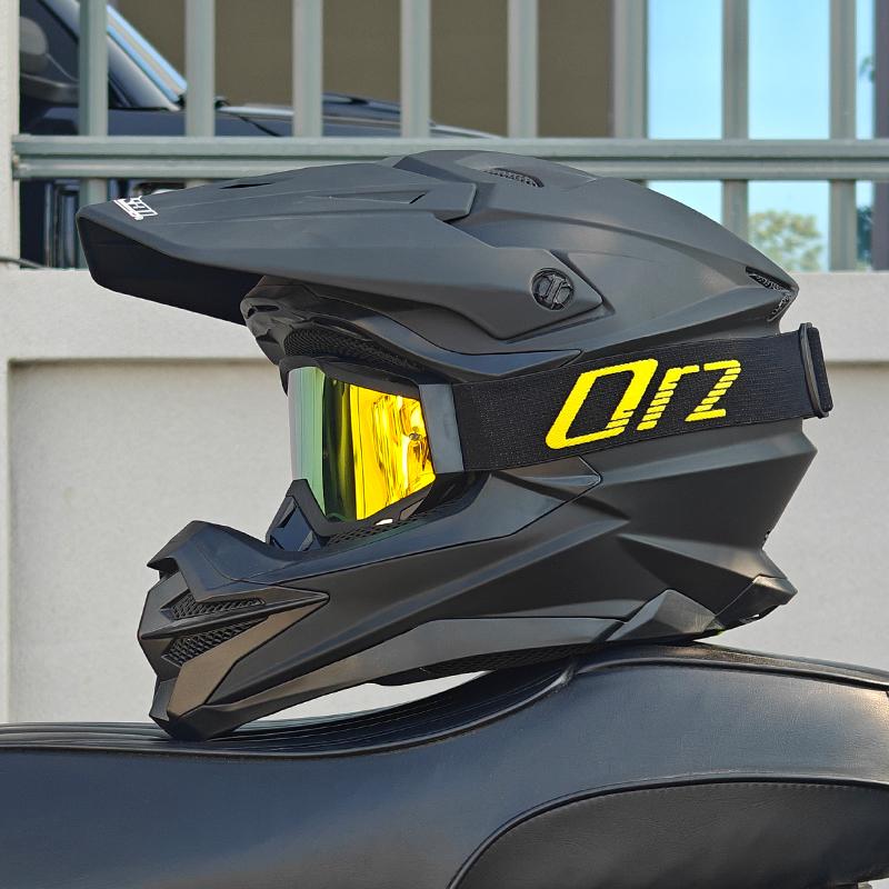 DOT Approved Adult Motorcycle Helmet Off-Road Dirt Bike Racing Full Face Helmet with Goggles