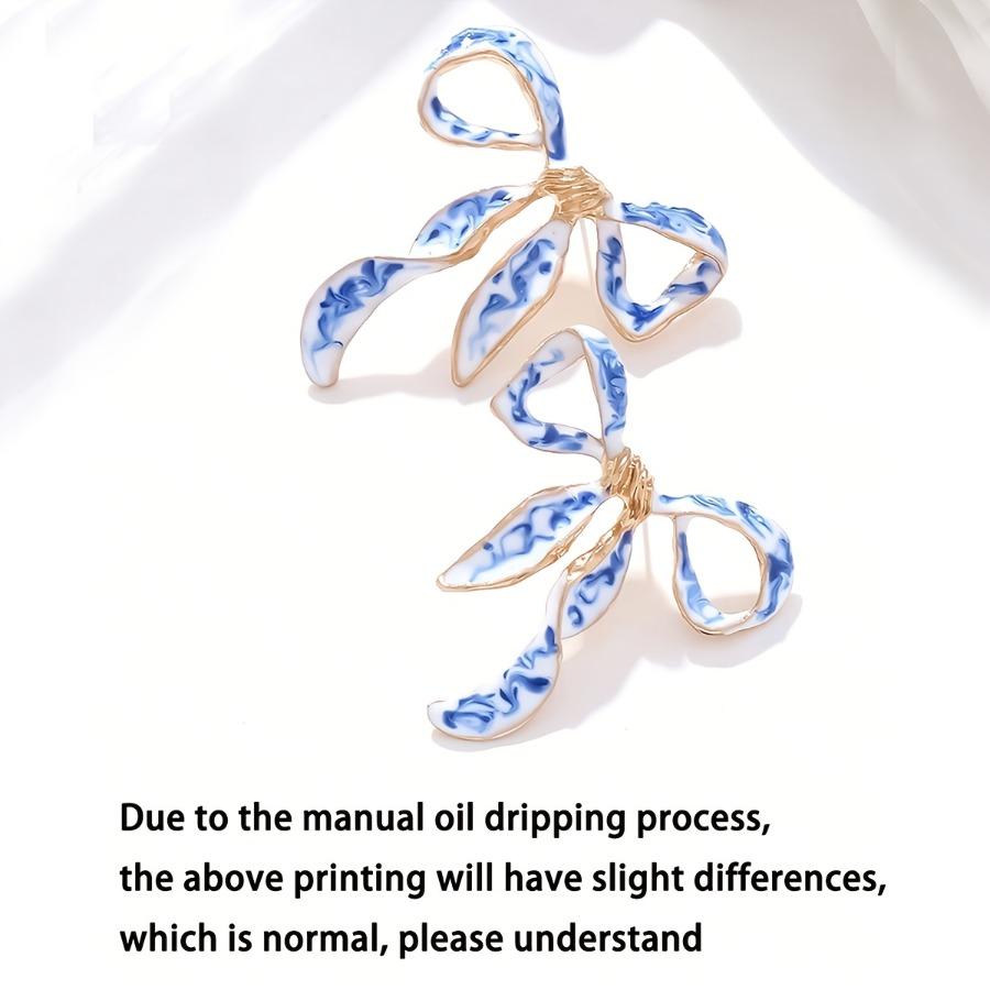 2pcs Fashionable and Elegant Bow-Shaped Earrings with a Simple Blue and White Porcelain Pattern Design.