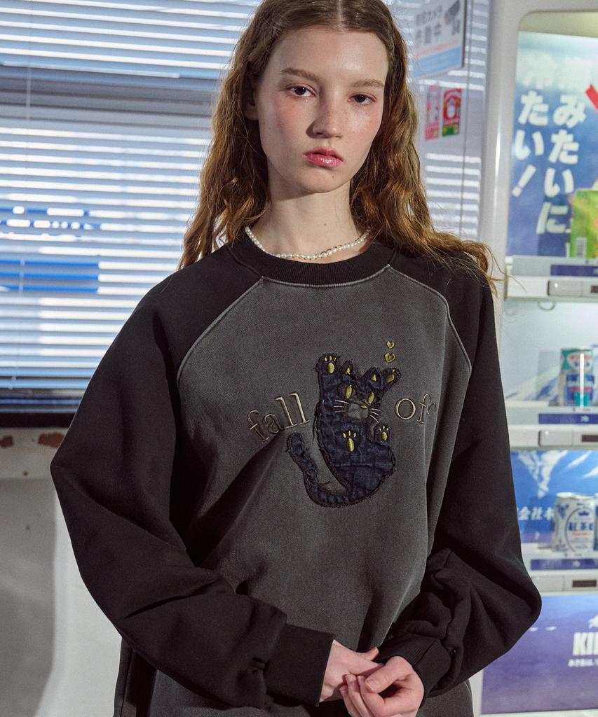 CPGN STUDIO Falling Cat Raglan Pigment Sweatshirt Smoke Black