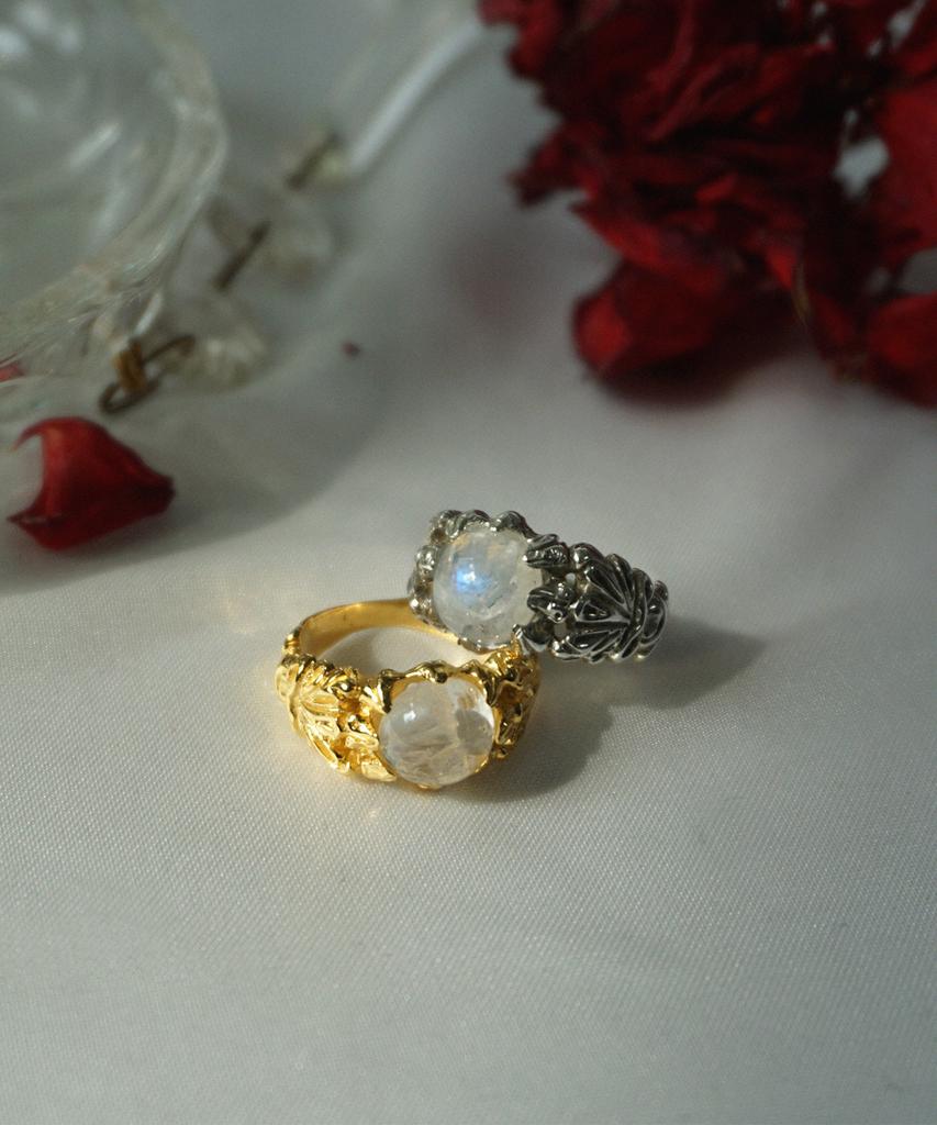 Bizarre Jewelry Angst Blüte (Rainbow Moonstone) Ring