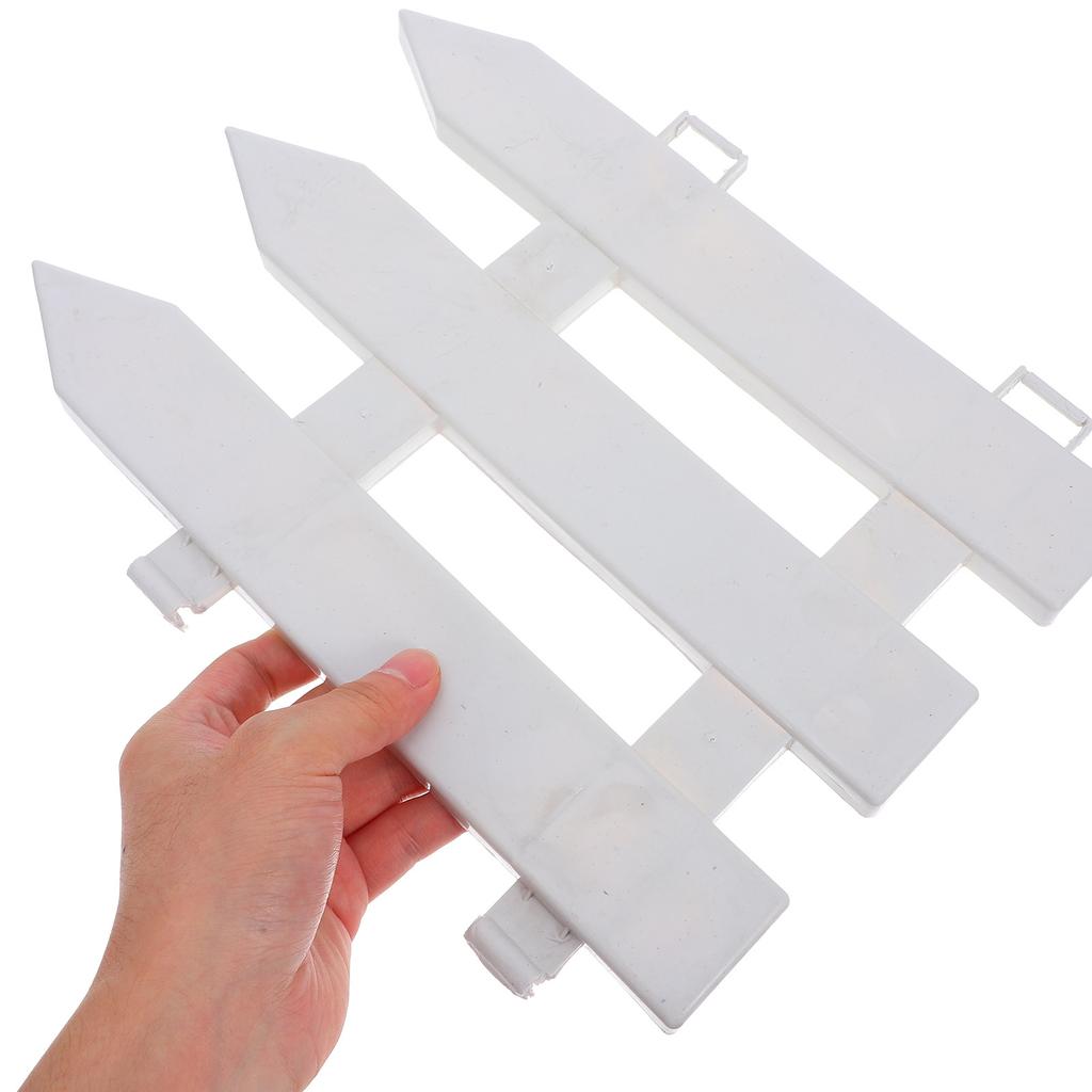White Plastic Christmas Tree Fence Panel Detachable Picket Style Holiday Decor Prop for Tree Base Garden Courtyard Scene