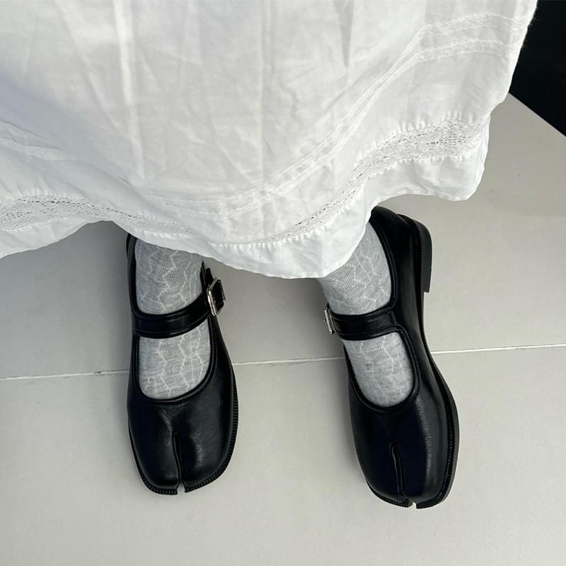 2025 New Women Flat Women's Square Toe Retro Single Shoes One Word Buckle Shallow Mouth Mary Jane Shoes Split Toe Shoes Sandals