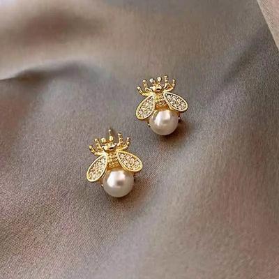 Little Bee Artificial Pearl Earrings Simple and Cute Woman Earrings
