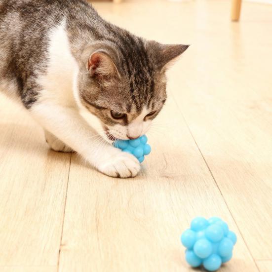 Hüpfender Katzenspielzeugball mit elastischem Rückprall TPR Multi-Winkel-Kauspielzeug für Alleinspiel & Zahnen Selbstunterhaltungsspielzeug für Kätzchen Erwachsene Katzen