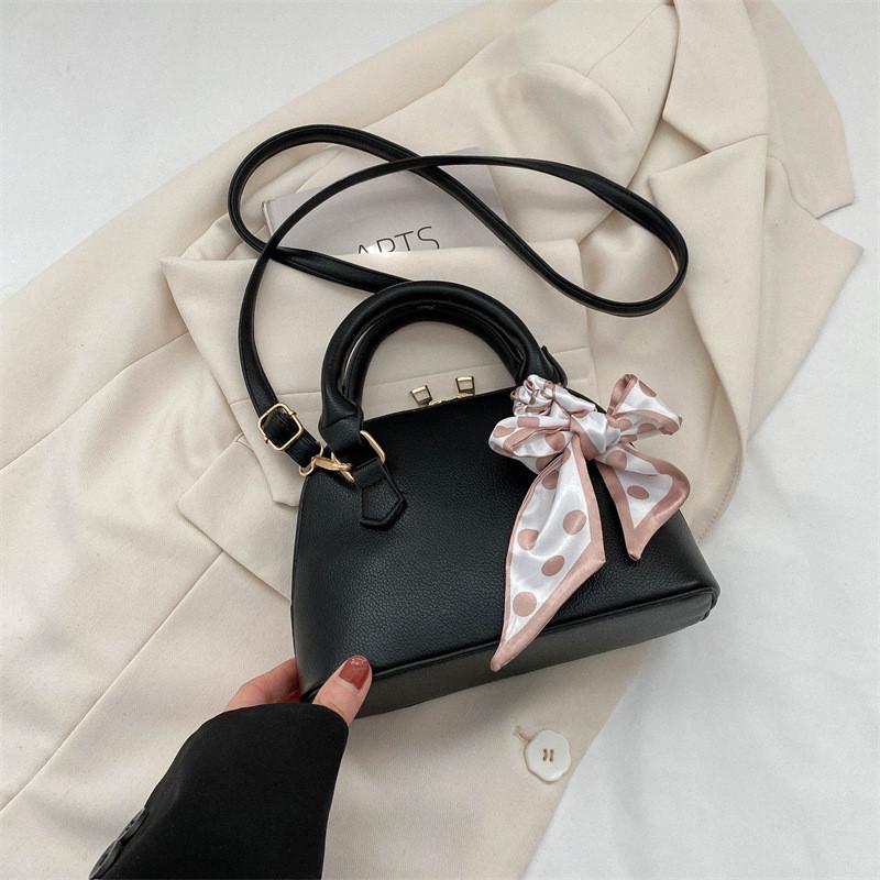 Chic Korean Style Retro Shell Handbag Versatile Crossbody Bag In Classic Black