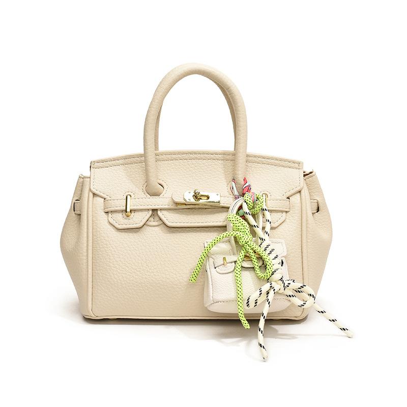 

Сумка Женская Новая На Плечо Мессенджер Модная Универсальная Сумка No small bag pendant белый