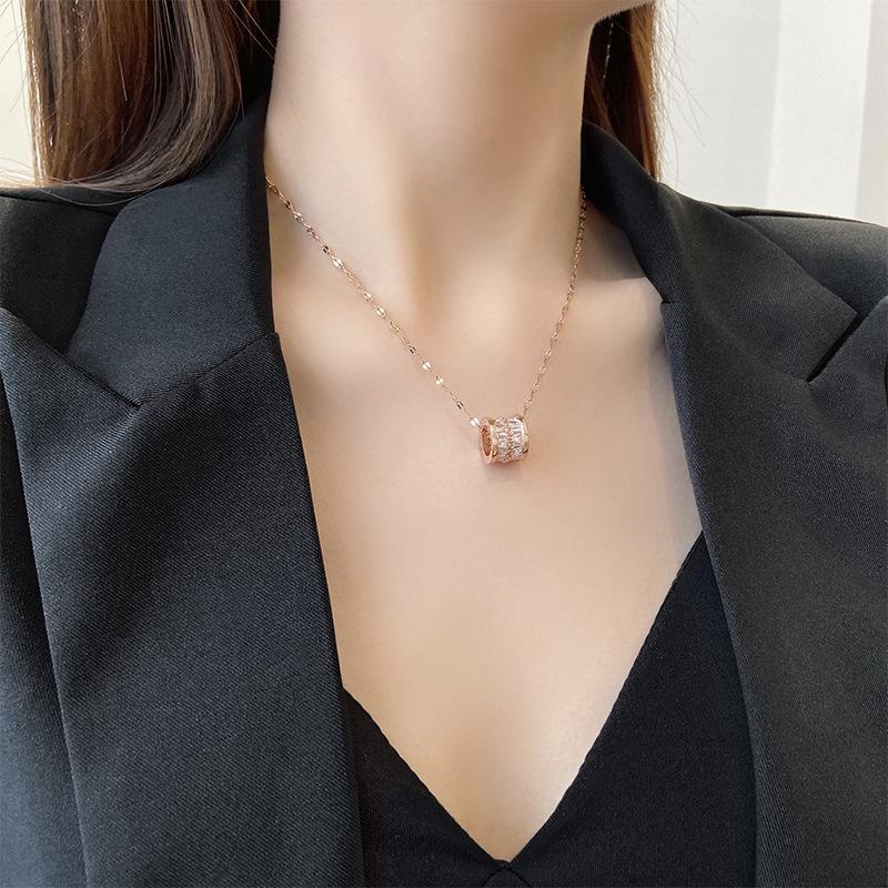 Baojia 18K Rose Gold Titanium Necklace: Elegant Small Waist Pendant for Women