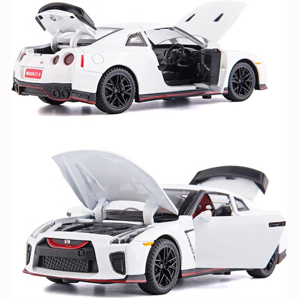 Modelli di auto GTR R34 in scala 1/32, veicoli di simulazione pressofusi in metallo in lega con suoni e luci Tirare indietro regali giocattolo da corsa per bambini Modello in scala di auto