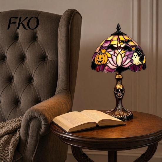 Halloween Decorative Light Pumpkin Ghost Table Light, USB Stained Glass Art Night Party Ambient Lamp Lamp, Vintage Desk for Holiday Home Soft
