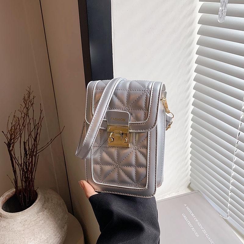 Small Bag 2024 New Female Popular Beautiful Personality Summer Simple Chain Messenger Bag Fashionable Shoulder Small Square Bag
