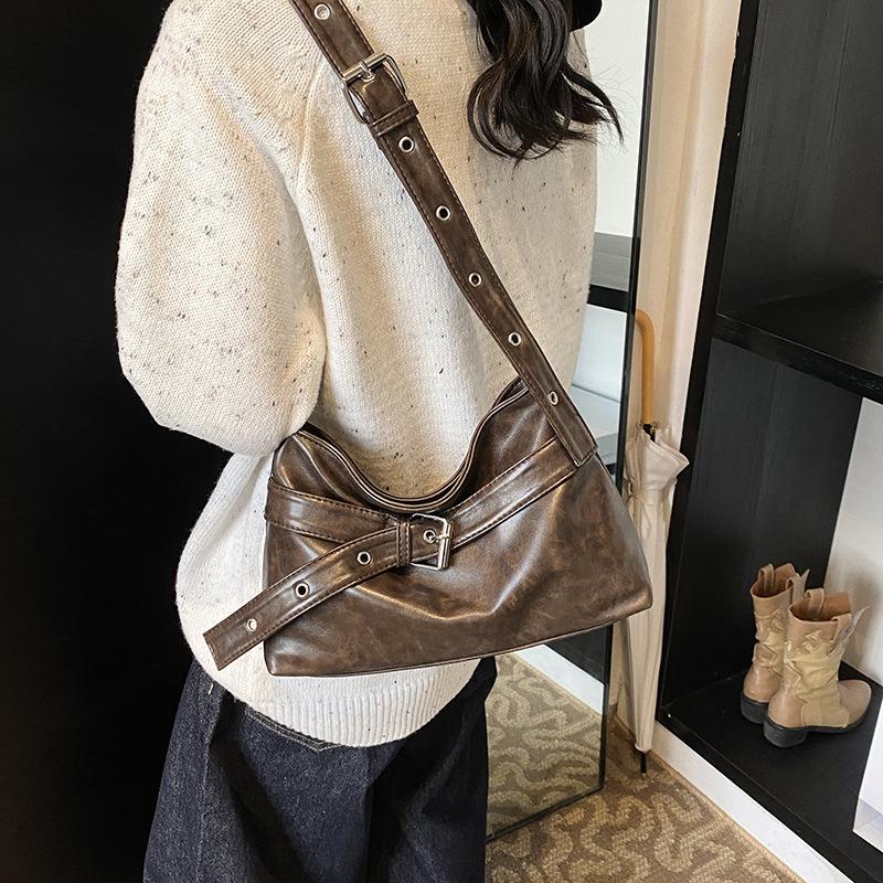 Premium sense retro trendy bag women's 2025 new Maillard shoulder bag large capacity commuter messenger tote bag