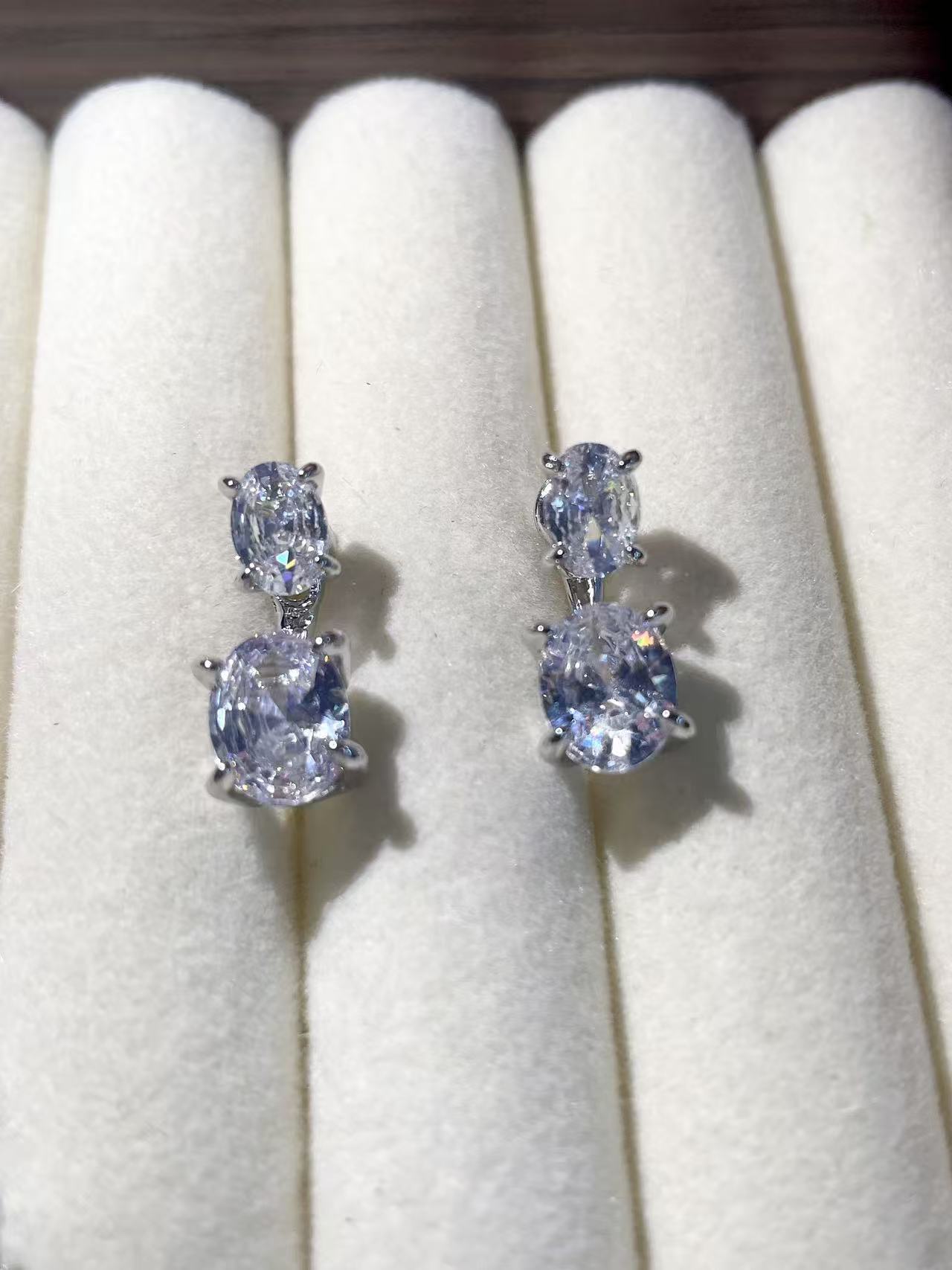 Double diamond oval stud earrings, split imitation diamond earrings, minimalist style niche commuting versatile earrings