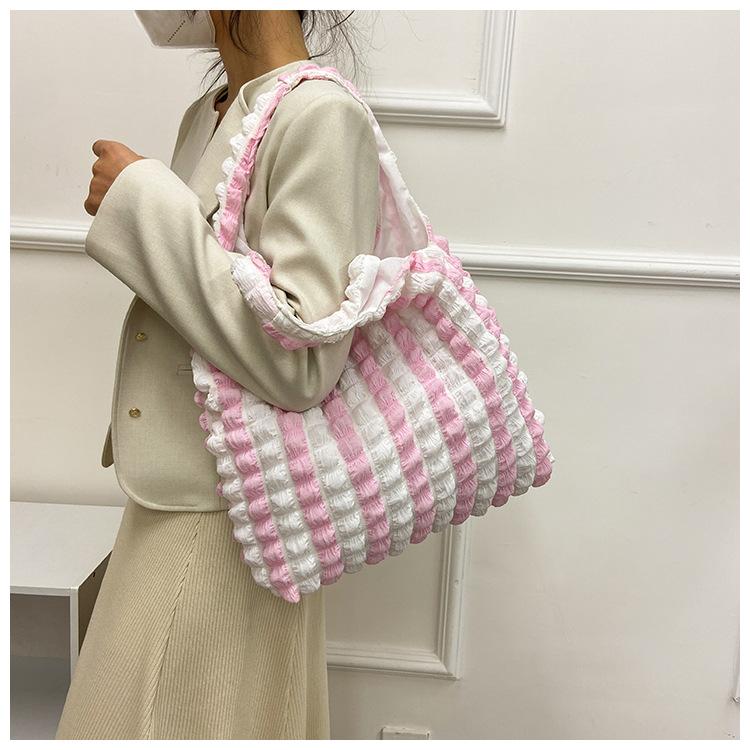 Женская сумка в клетку с изображением иностранного газа и пузыря — фото 11