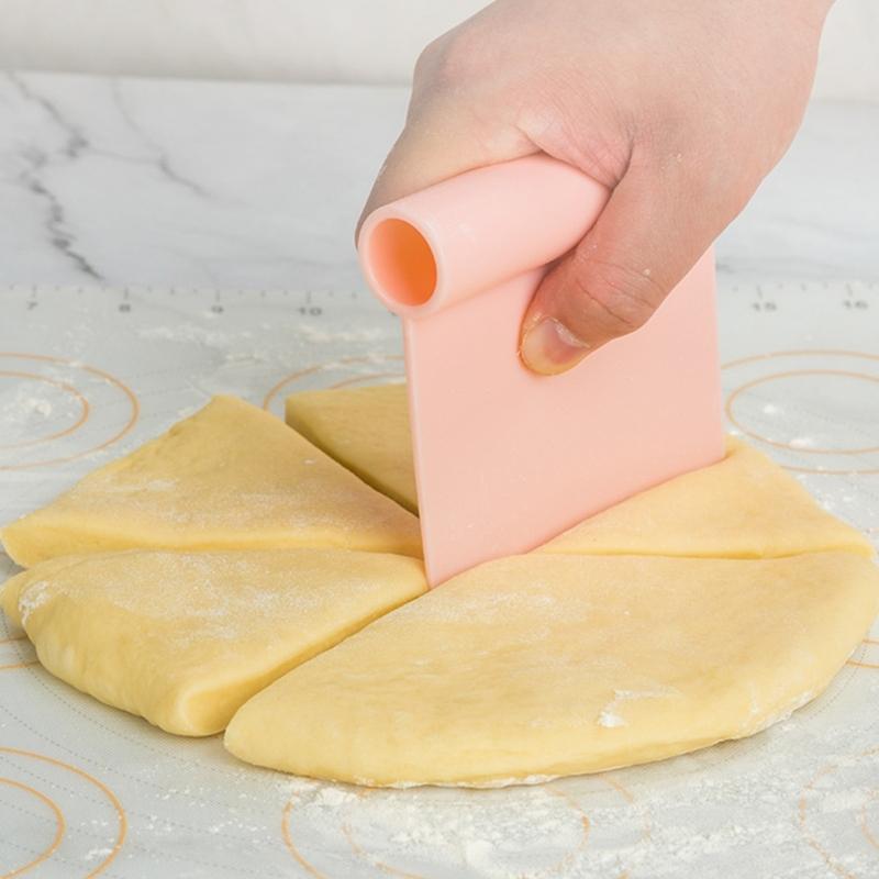 Assorted Color Plastic Pastry Scrapers Safe Edges Dishwasher Safe Colorful Kitchens Dough Tool For Home Cooking