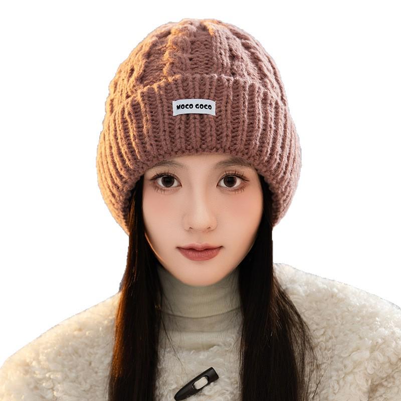Korean-Style Versatile Loose Knit Beanie for Women - Windproof, Warm Ear Protection, Large Head Circumference, Slim-Face Design for Autumn and Winter.