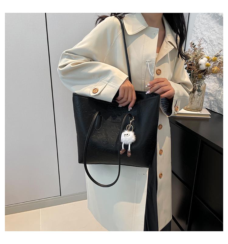 Autumn 2024 Fashionable Embossed Korean Style Shoulder Tote Bag