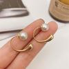 Elegant Metal Pearl Earrings: Niche Design for Autumn/Winter, Lightweight & Chic Cold Style for Women