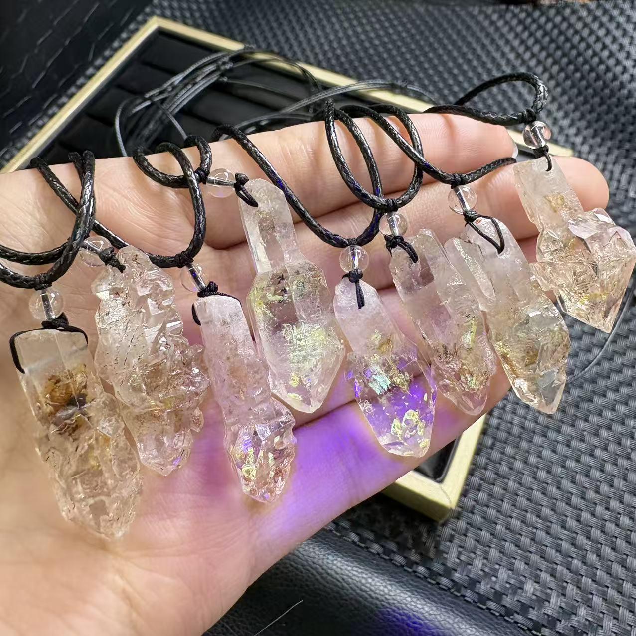 

Natural Fluorescent Crystal Stone Pendant Necklace with Purple Light and Skeleton Structure цветочный