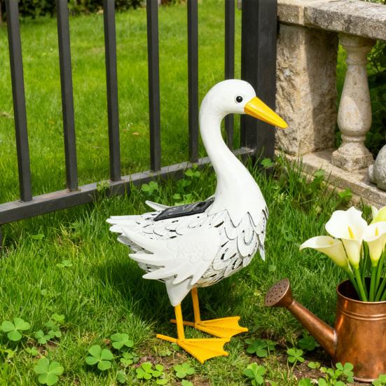Solar Porch Goose Statue, Metal Garden Goose with Solar Light for Lawn Yard Backyard, Front Porch Goose for Garden Decoration