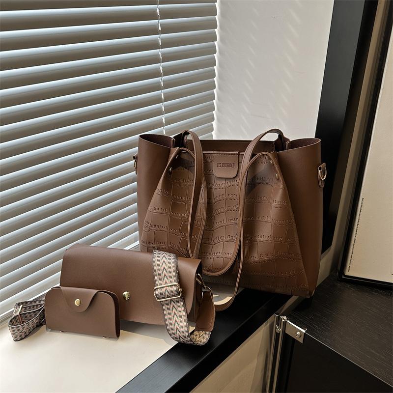 

Стильная и атмосферная женская сумка-тройка, новая ретро сумка-тоут большой вместимости, наплечная сумка-мессенджер, для работы и практичная коричневый