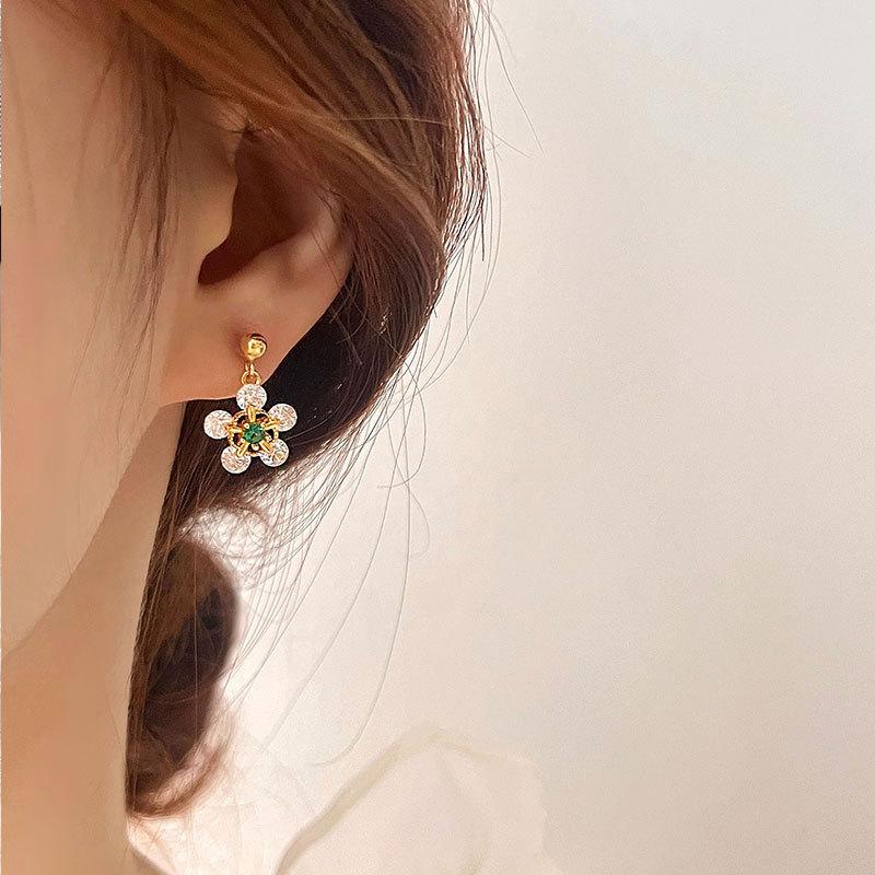 Light Luxury Palace Style Emerald Diamond Flower Earrings Flower Pendant Temperament Fashion