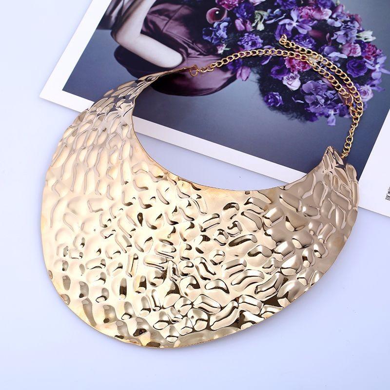 Embossed Colorful Fashionable Metal Disc Design Women Necklace For Style Vintage