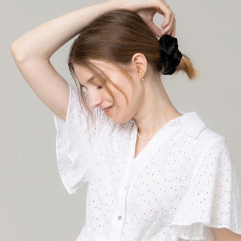 

LILYKORI Шелковая мягкая резинка-скранч (черный) Black