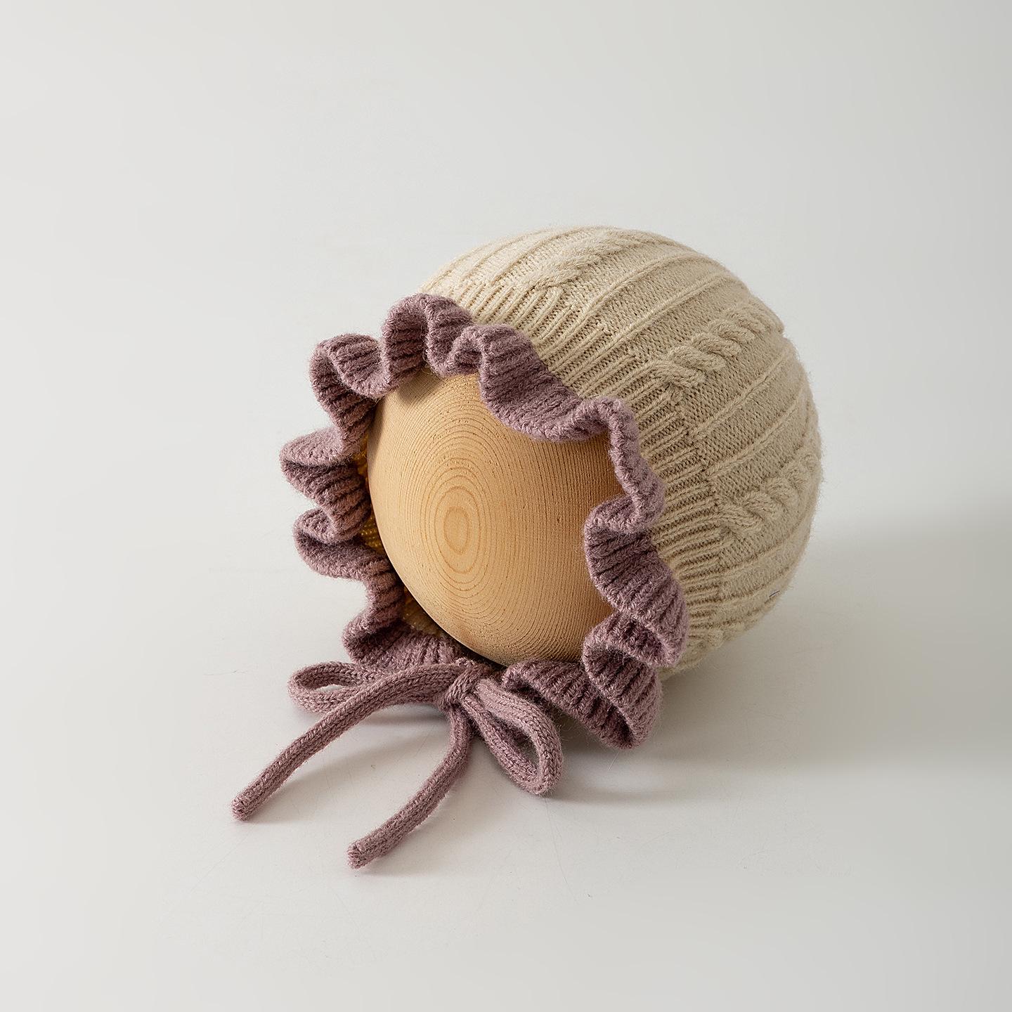 

Baby Girl Winter Wool Hat with Ear Protection and Lace Trim розовый