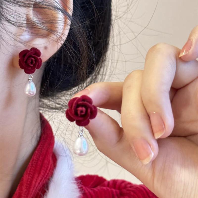 Retro light luxury pearl flower fashion earrings femininity high sense atmosphere stud earrings versatile personality earrings