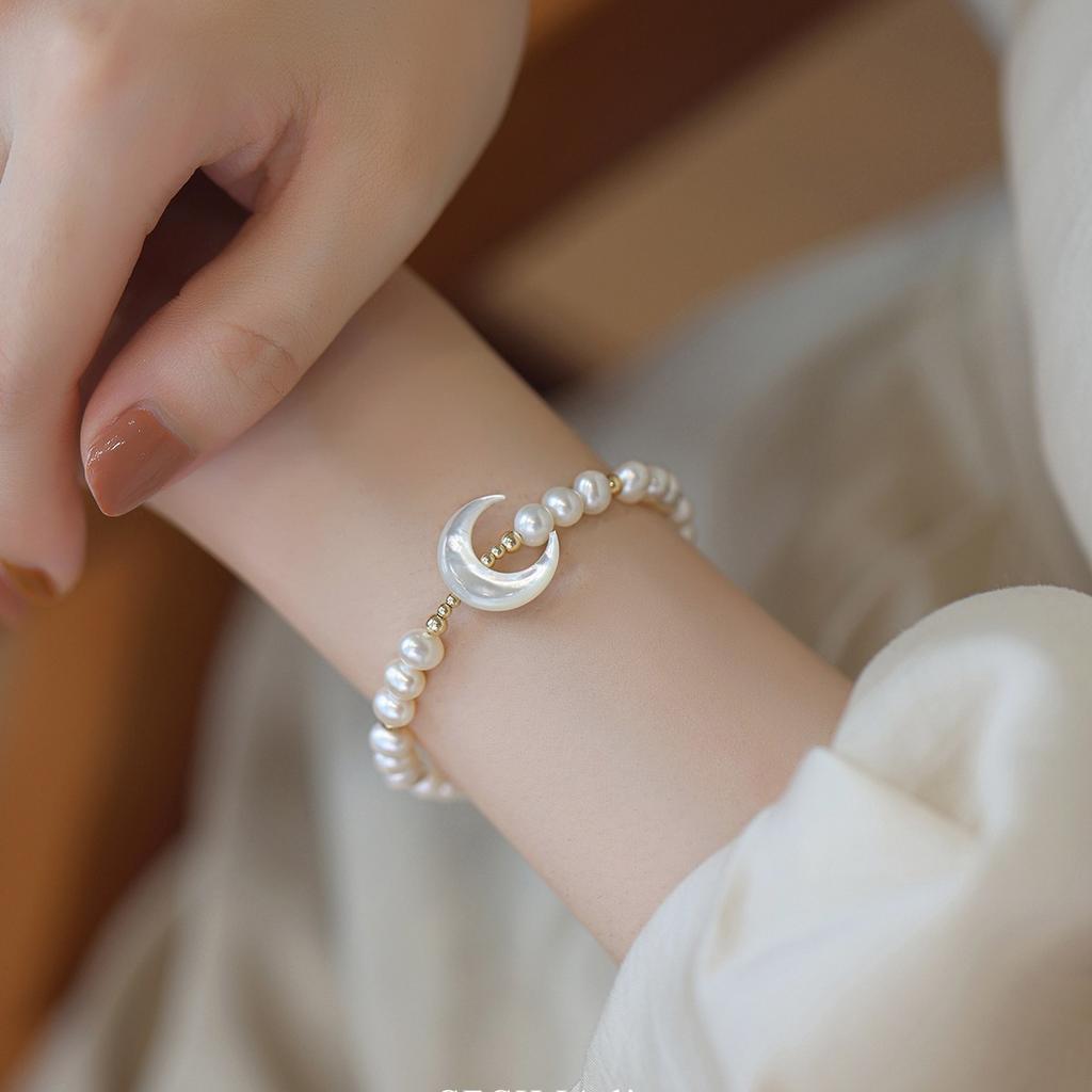 Youthful and youthful freshwater pearl bracelet Moon Shell14K Gold-plated light luxury design bracelet