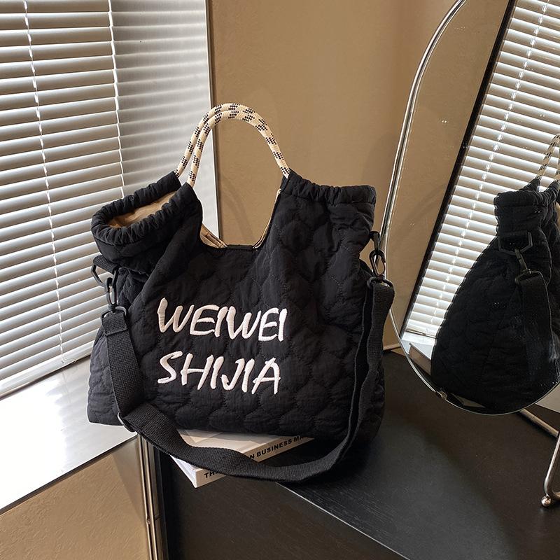 

Casual large-capacity bag women s new versatile shoulder messenger bag autumn and winter cotton clothes bag tote bag чёрный