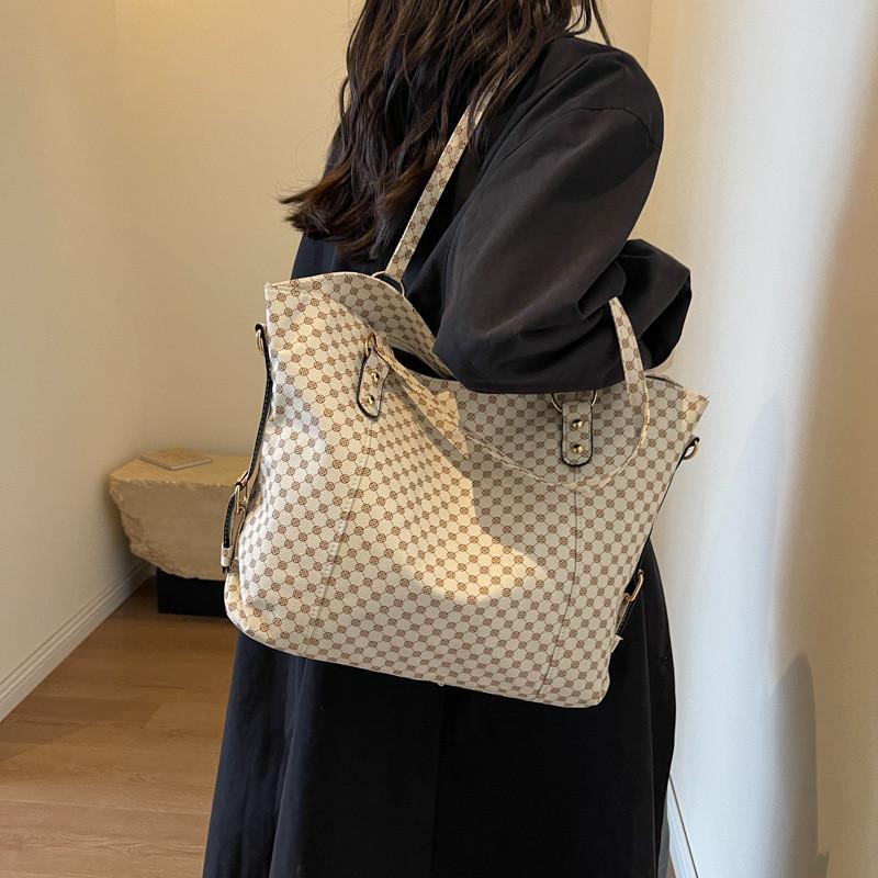 Stylish Large Capacity Tote Bag For Women In Trendy Korean Design Perfect For Everyday Use