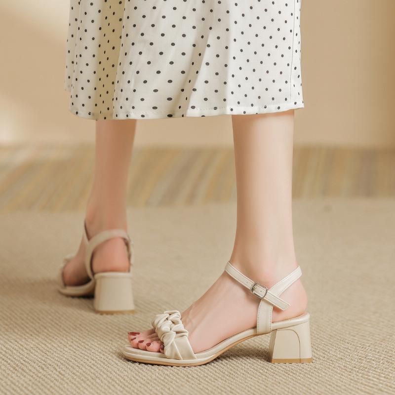 

Новые летние босоножки на толстом каблуке для женщин с ремешком на одно слово, мягкой подошвой, средним каблуком, в сказочном стиле с юбкой на высоком каблуке. 40 абрикосовый