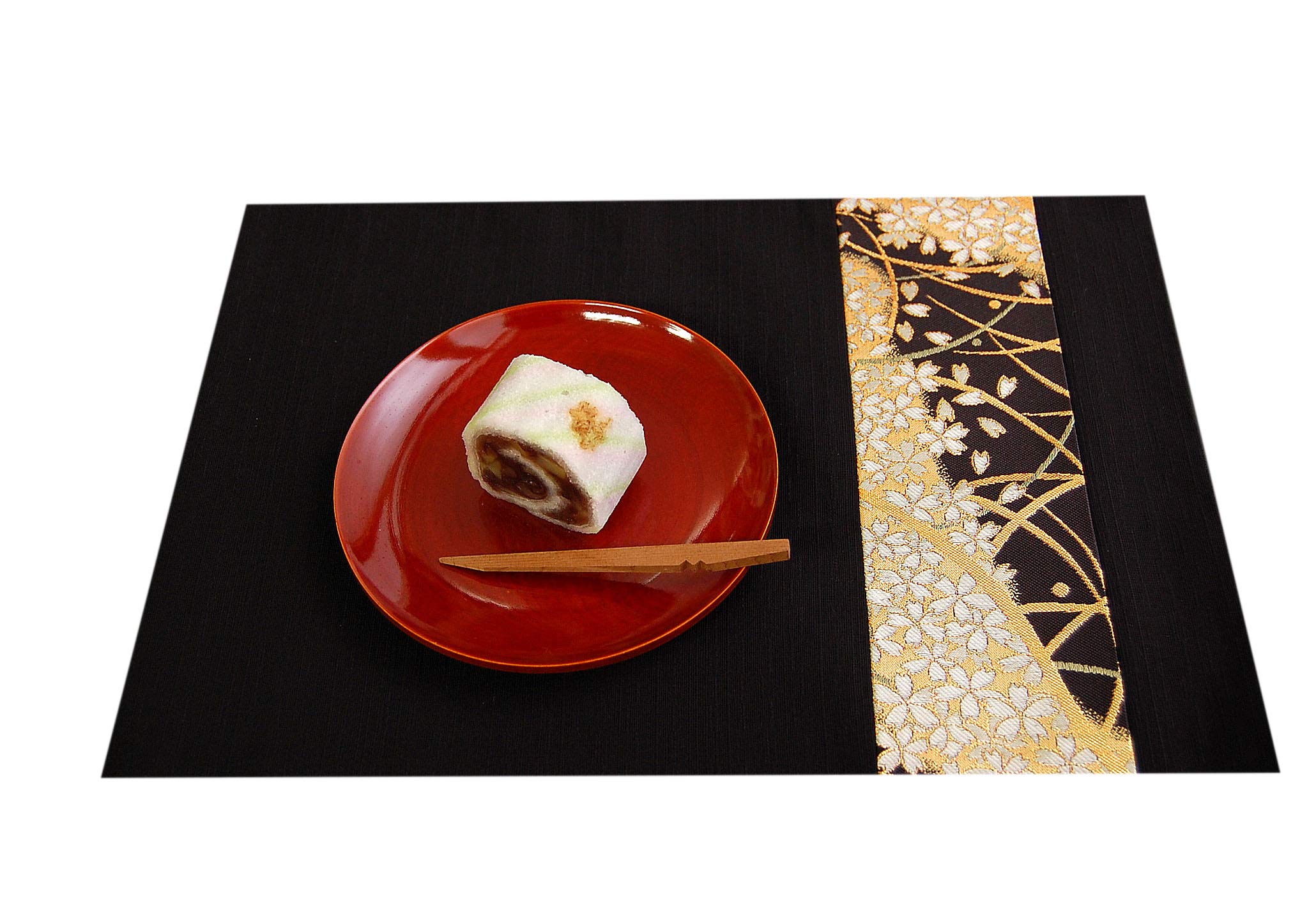 

tea mat with a Japanese gold Japanese-style pattern, brocade, obi-style (Miyabi)