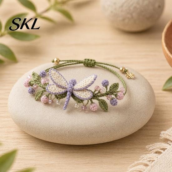 Kit Braccialetto Fatto a Mano Kit Crochet Ispirato alla Natura Fai da Te, Gioielli Uncinetto 3D Animali Piante Set Regalo Set per Creare Fiore Acero Libellula Farfalla,
