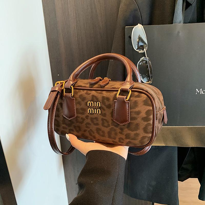 Premium texture small bag women's autumn new portable pillow design commuter shoulder messenger bag